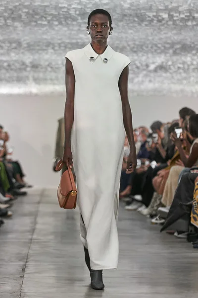 Look 14